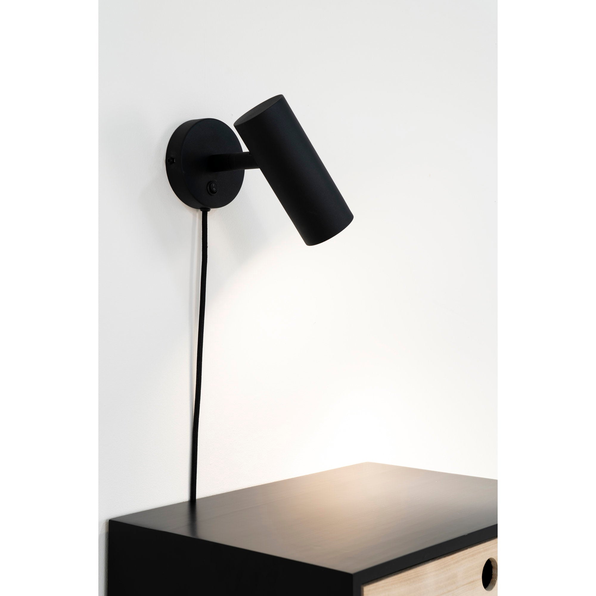 Kuro Wandlamp – Minimal Zwart