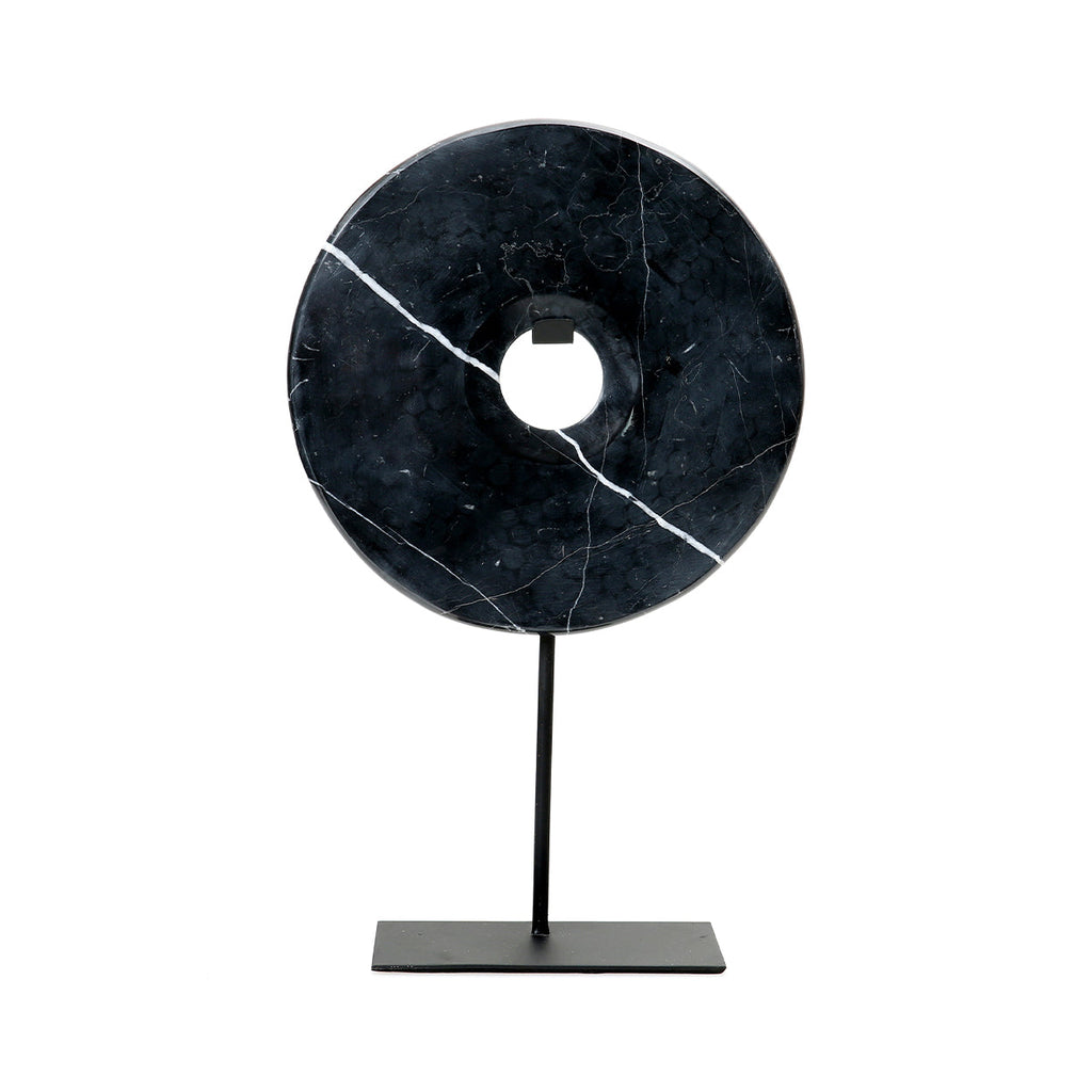 Kuro Sculptuur – Marmeren Schijf op Standaard (Zwart L)