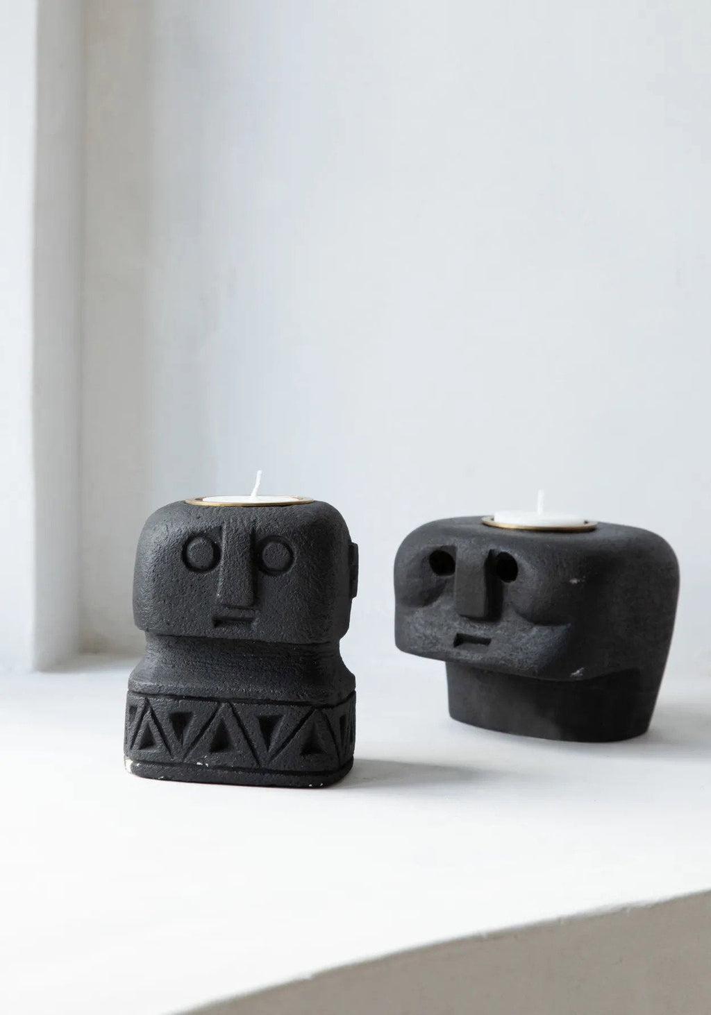 Kuro Kandelaar – Sumba Stone #26 Zwart
