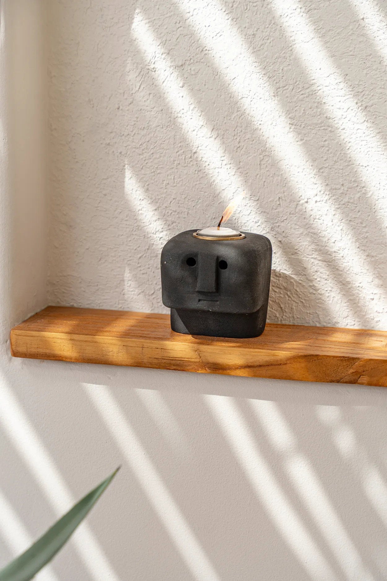 Kuro Kandelaar – Sumba Stone #26 Zwart