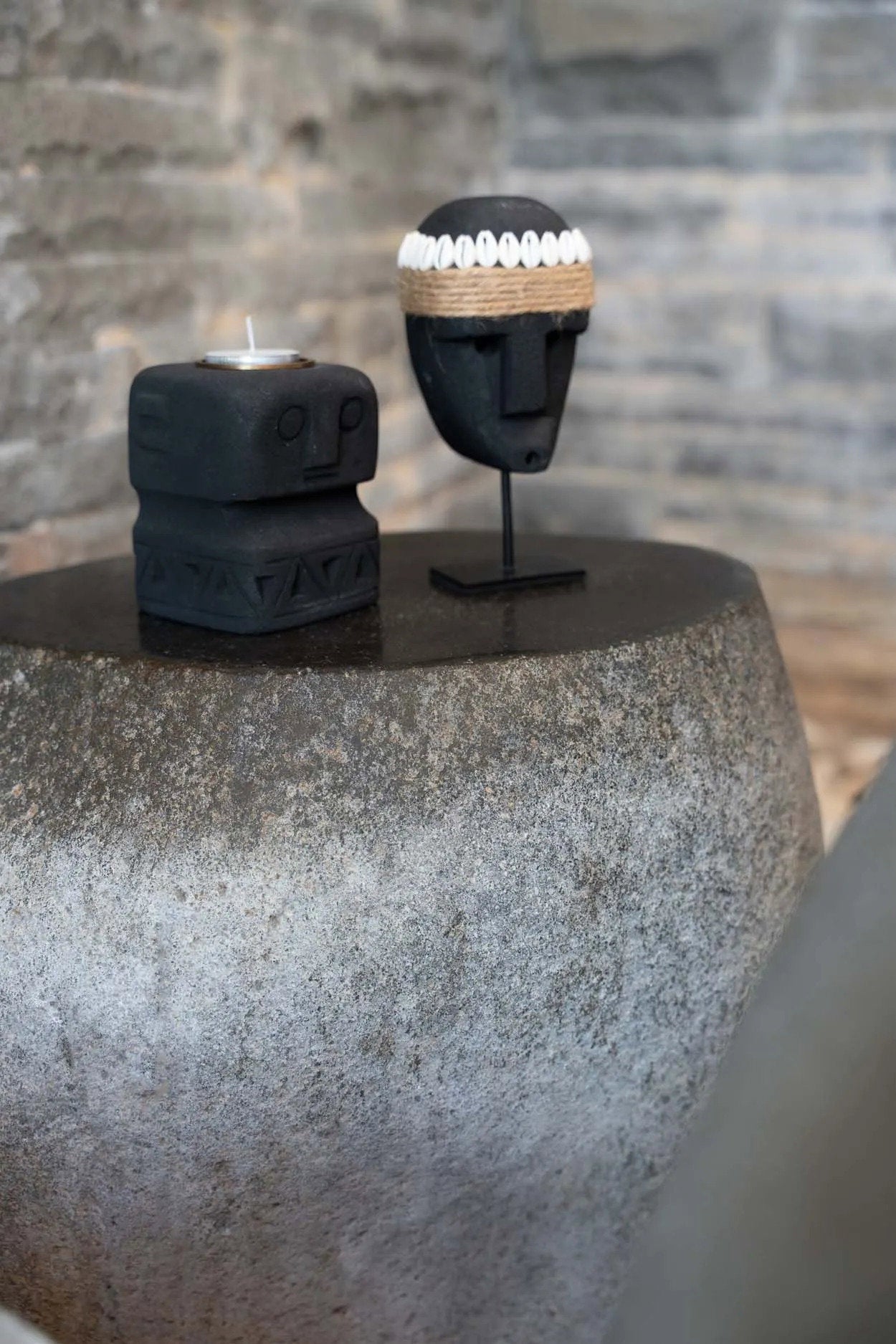 Kuro Kandelaar – Sumba Stone #26 Zwart